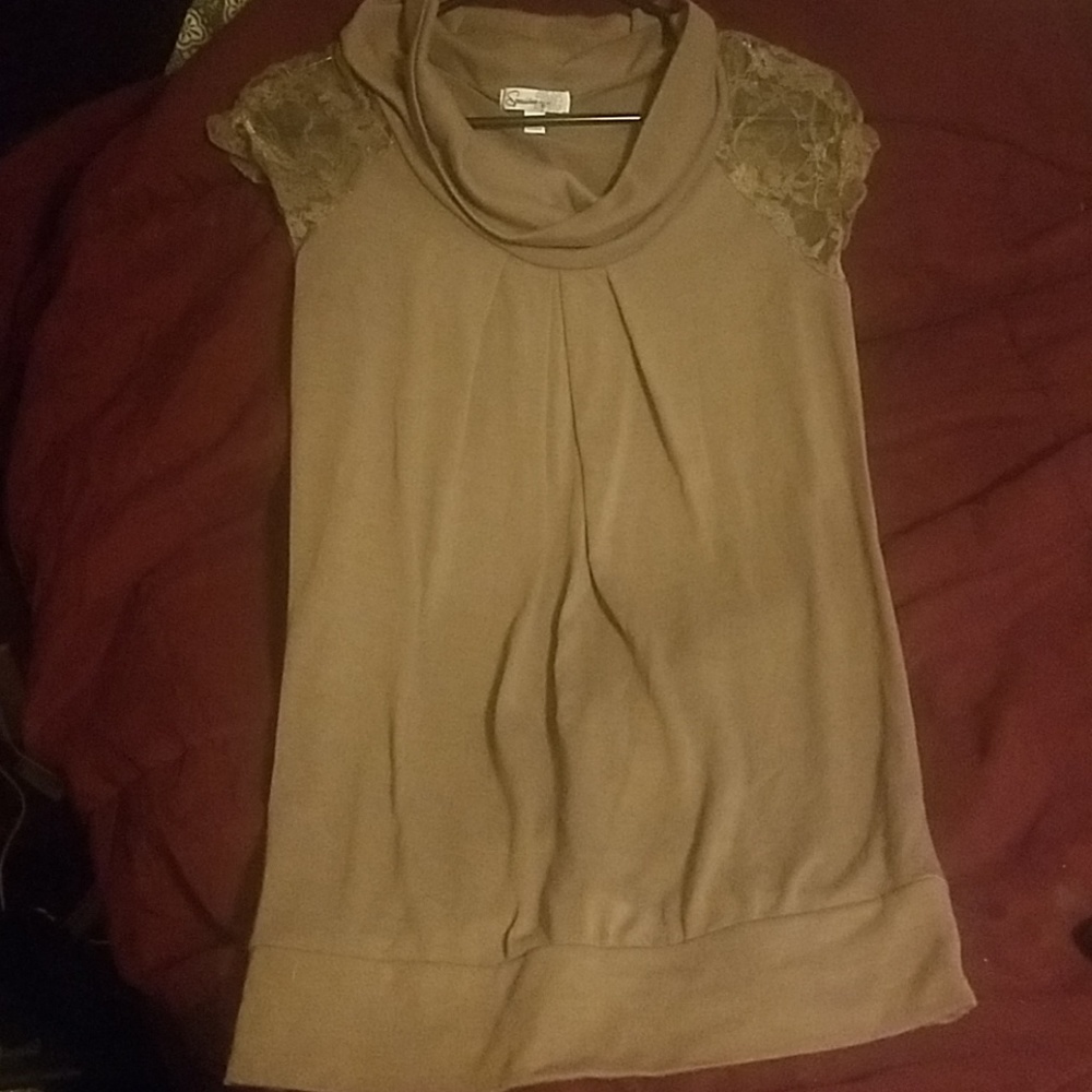 Sleeveless shirt